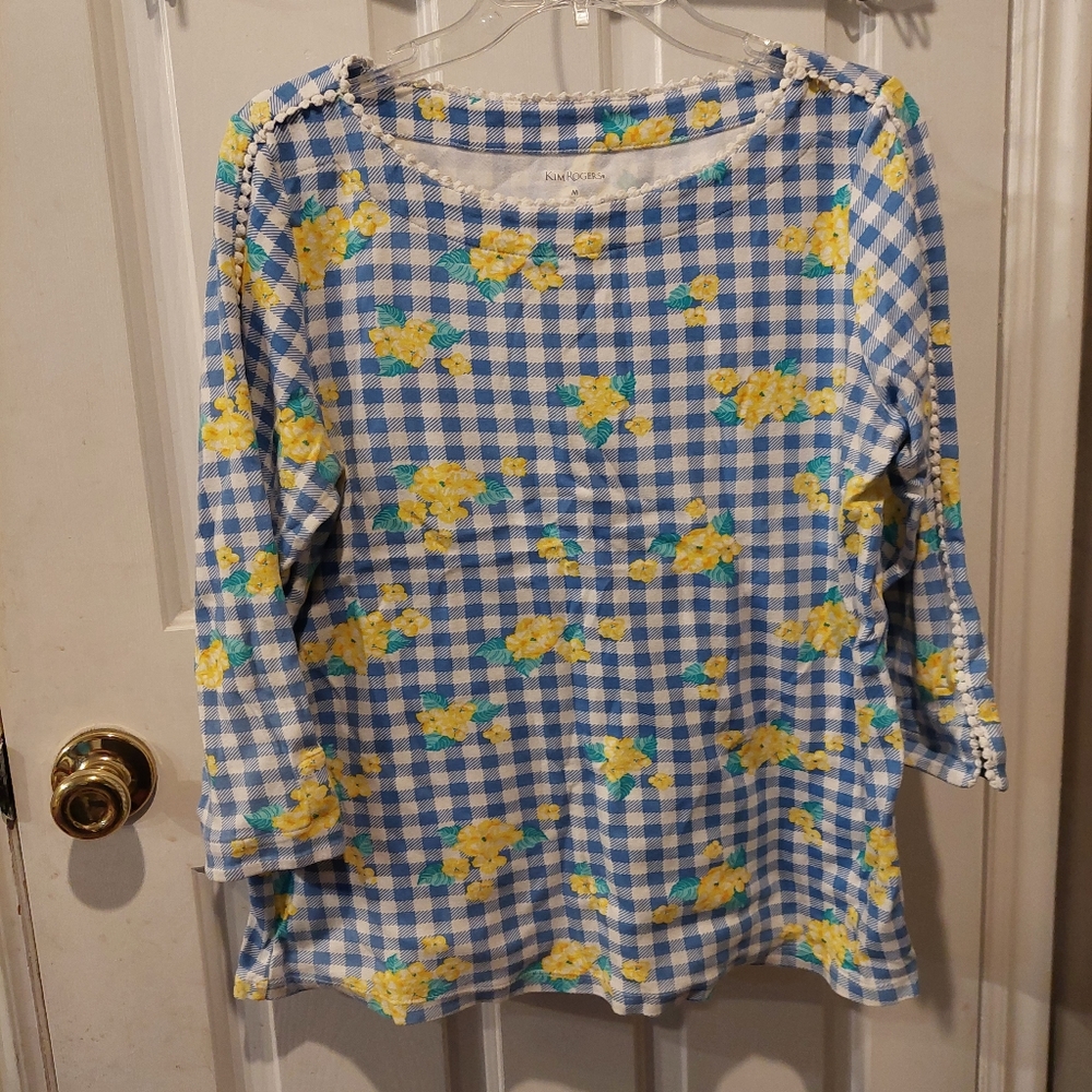 Plaid 3/4 sleeve shirt with flowers
